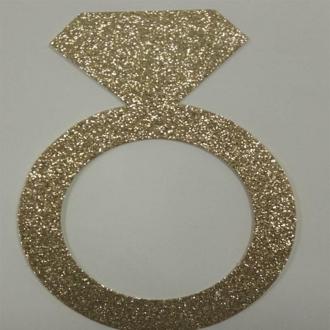 O papel do brilho do anel do cartão do brilho rotula o ouro para colorir para a decoração do bolo de aniversário
