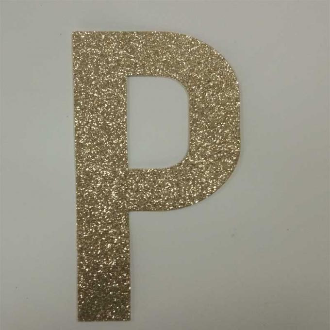 Letras da faísca do ouro da letra P, vara do brilho em letras para o quarto