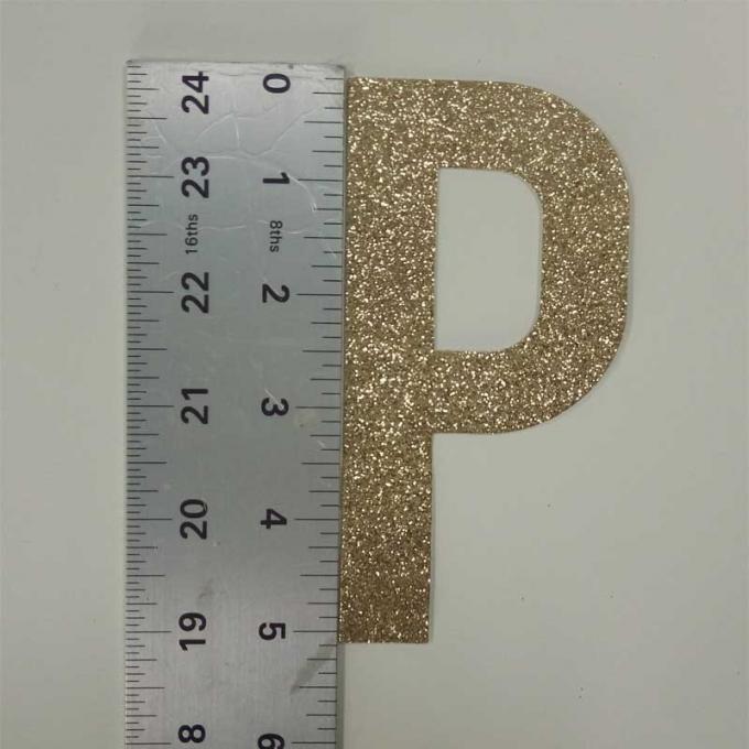 Letras da faísca do ouro da letra P, vara do brilho em letras para o quarto